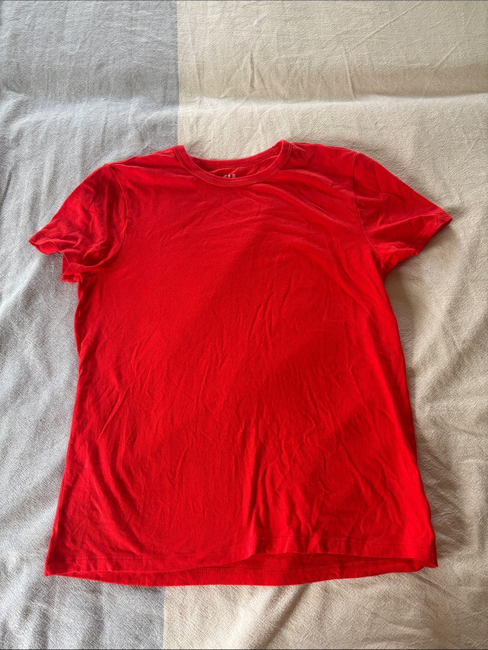 Gap Women’s Basic Red Crewneck T-Shirt